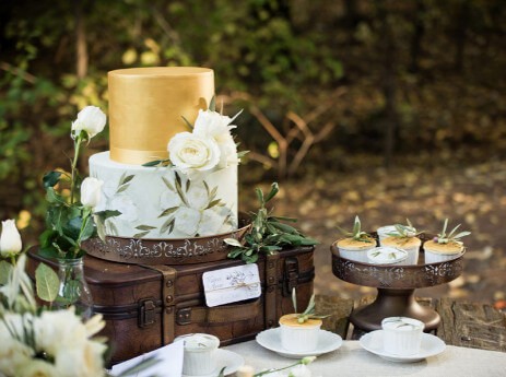 trang trí tiệc cưới bằng bánh kem
