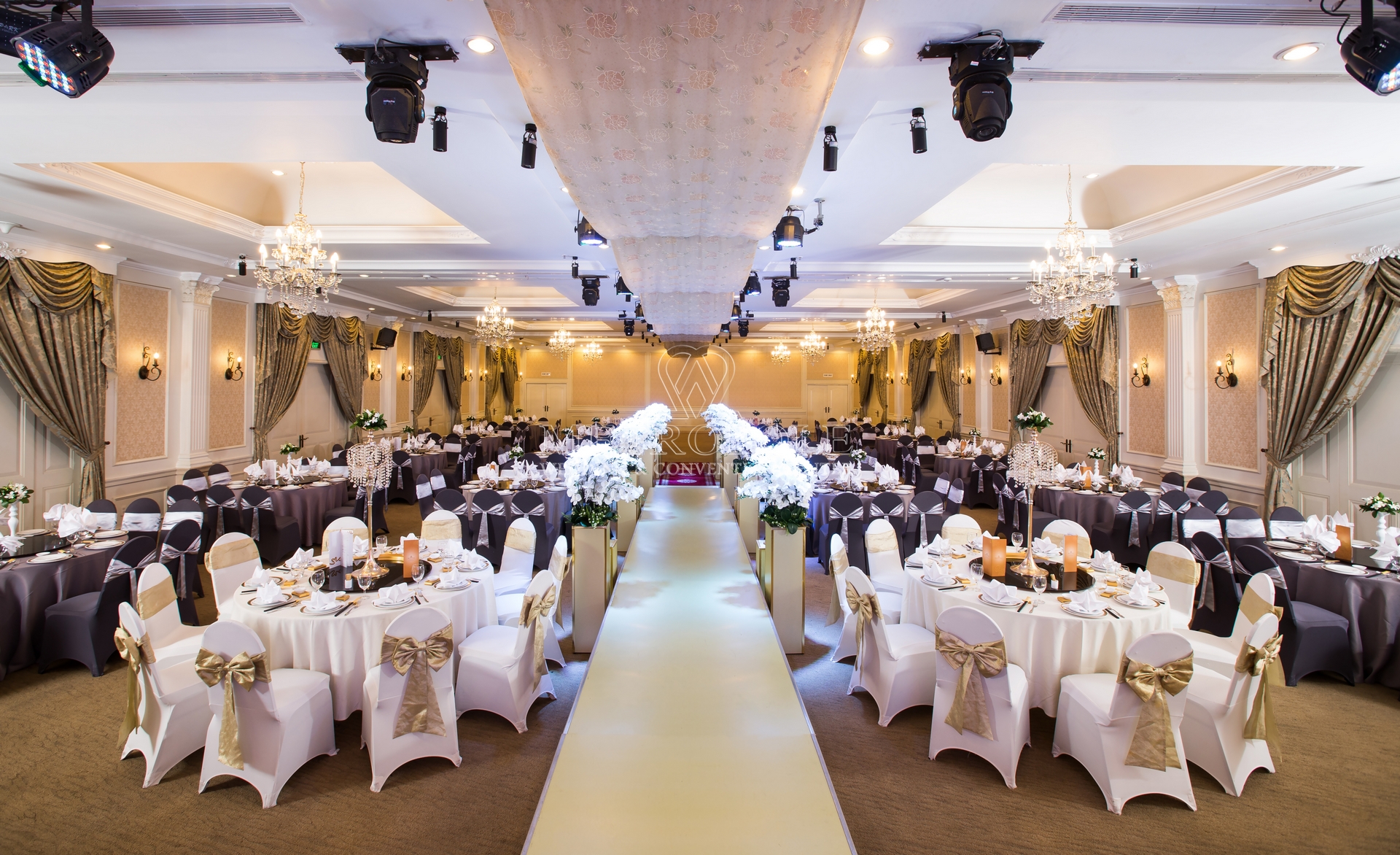 Hướng dẫn chi tiết cách chọn địa điểm tổ chức tiệc cưới hoàn hảo | Metropole